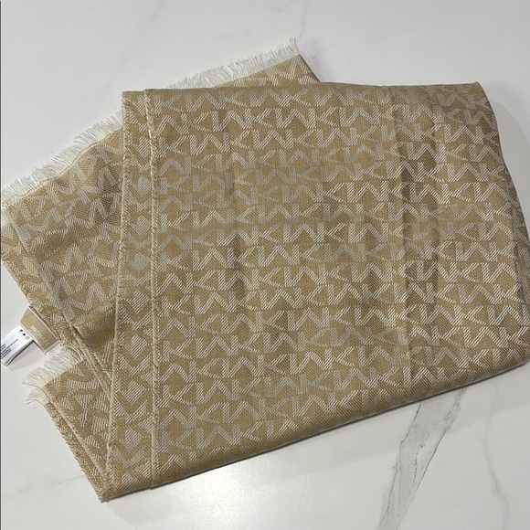 Michael Kors scarf - Picture 1 of 3
